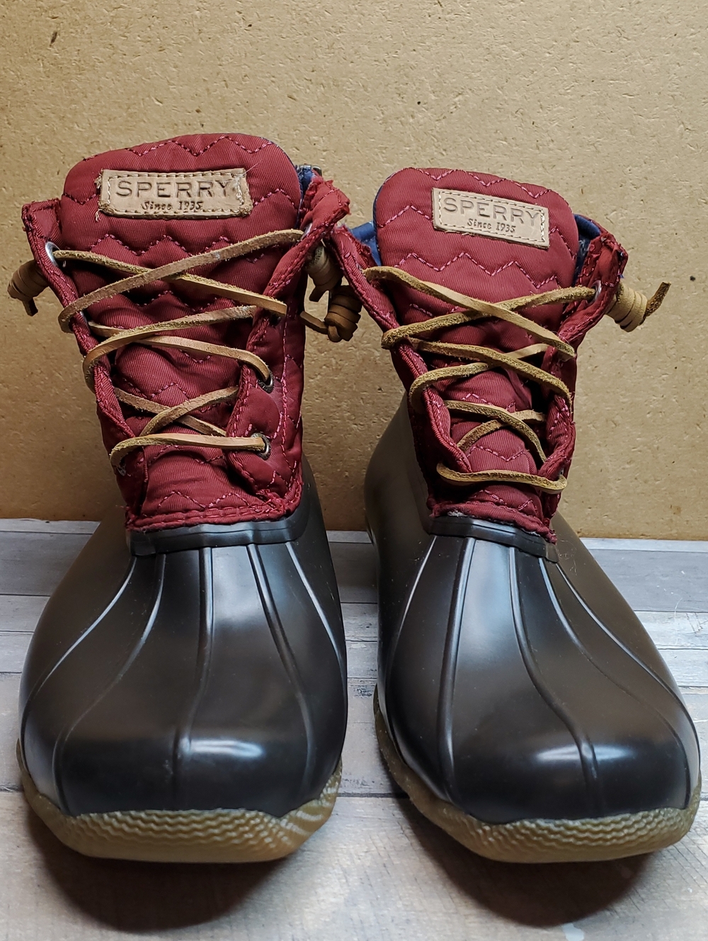 Sperry Women's Wine Saltwater Quilted Duck Boot Size 10/27 cm